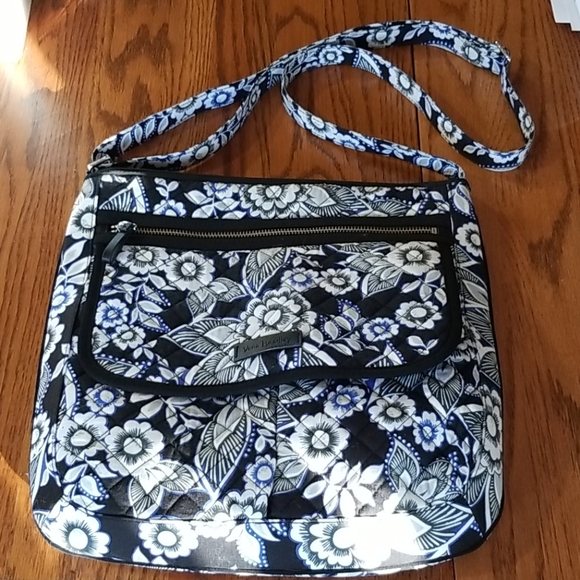 Vera Bradley Handbags - Vera Bradley shoulder bag